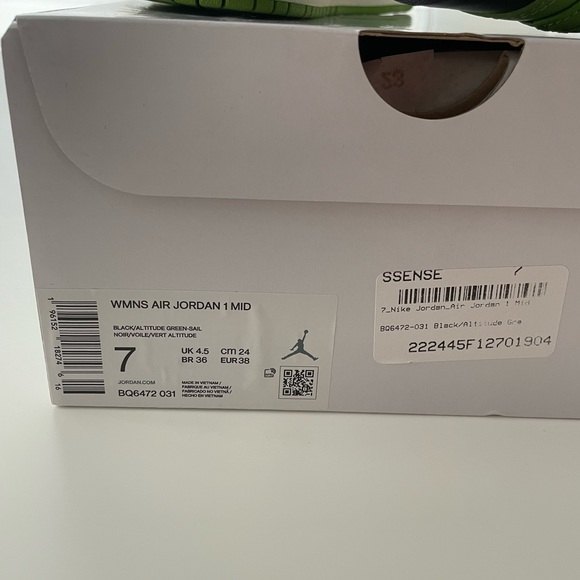 WMNS Air Jordan 1 Mid - Picture 3 of 4